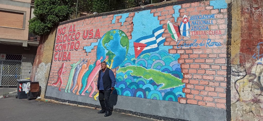 14/04/2024 - Ramon Labañino visita il murale contro il blocco